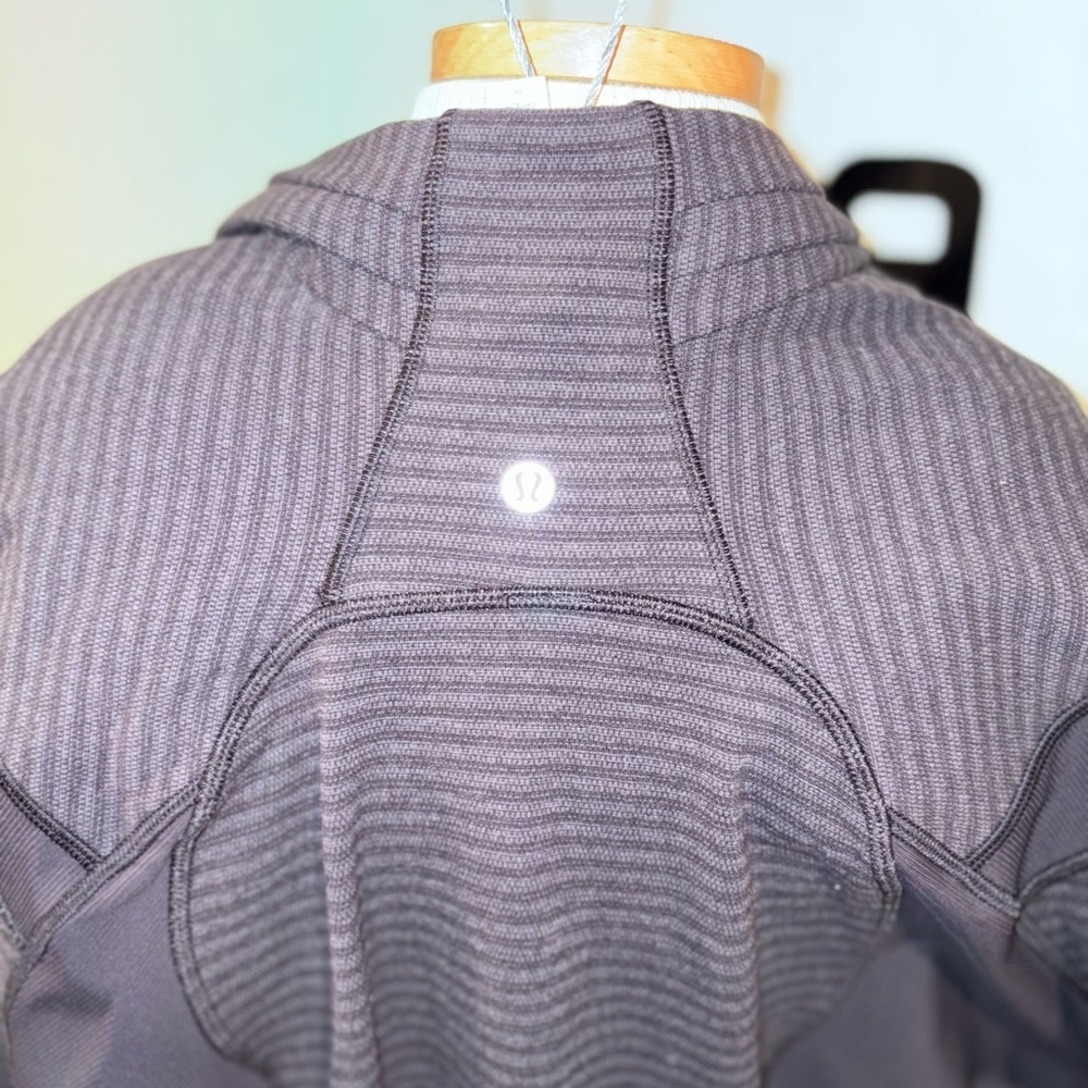 Lululemon Bhakti Yoga Jacket Size 12 - Picture 10 of 11